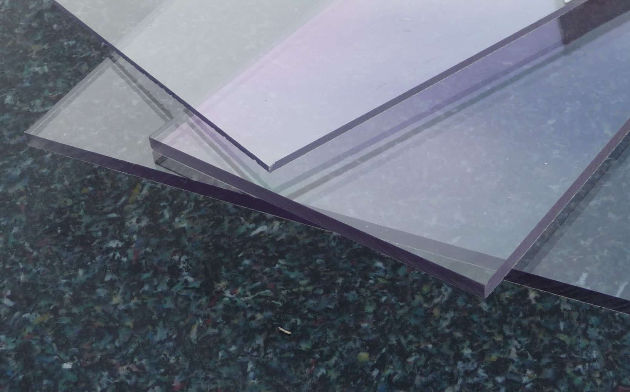 Tôles en polycarbonate Tôles de polycarbonate en plusieurs dimensions : 2m, 3m, 4m et 7m.