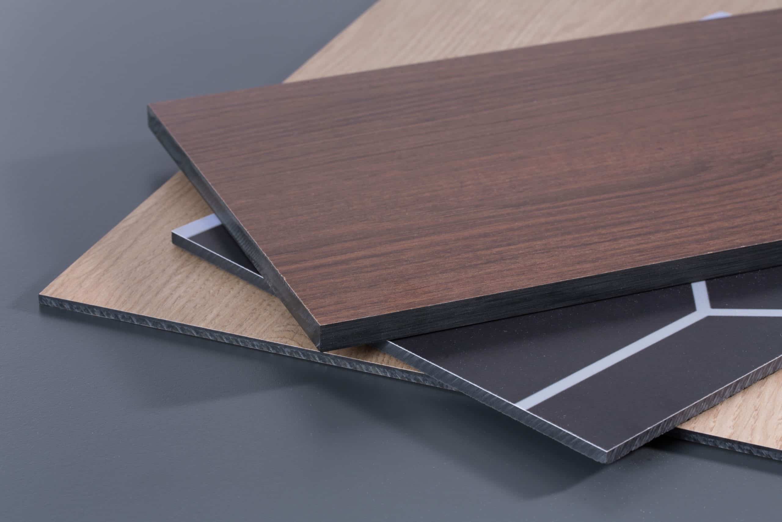 Planches en résines compactes Planches en résines compactes : Sa composition et sa densité en font un matériau imputrescible, ce qui le rend idéal pour les plans en zone humide.